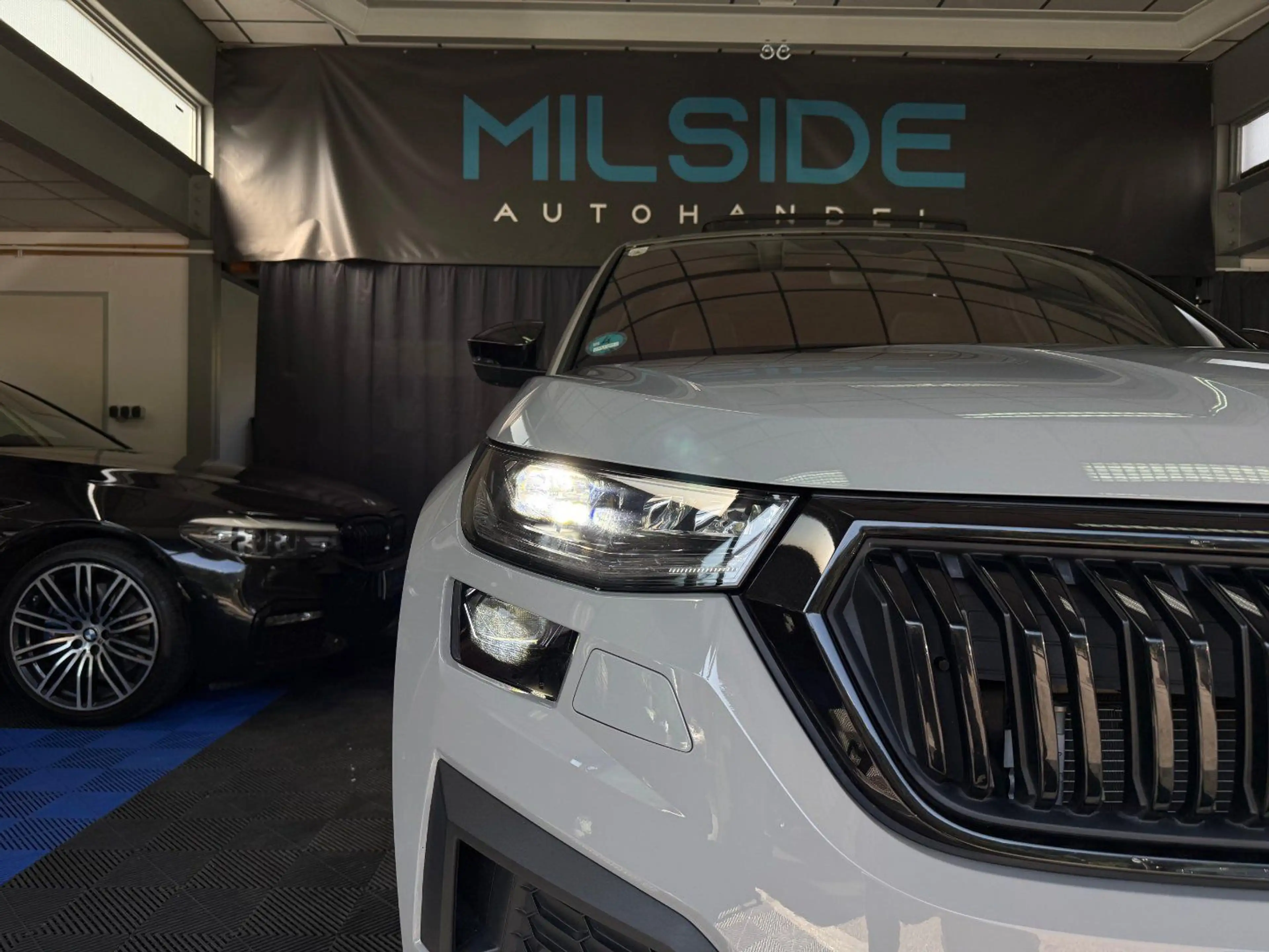 Skoda Kodiaq Sportline 4x4,PANO,AHK,AMBIENTE,ACC,ASSISTENTEN — photo 7