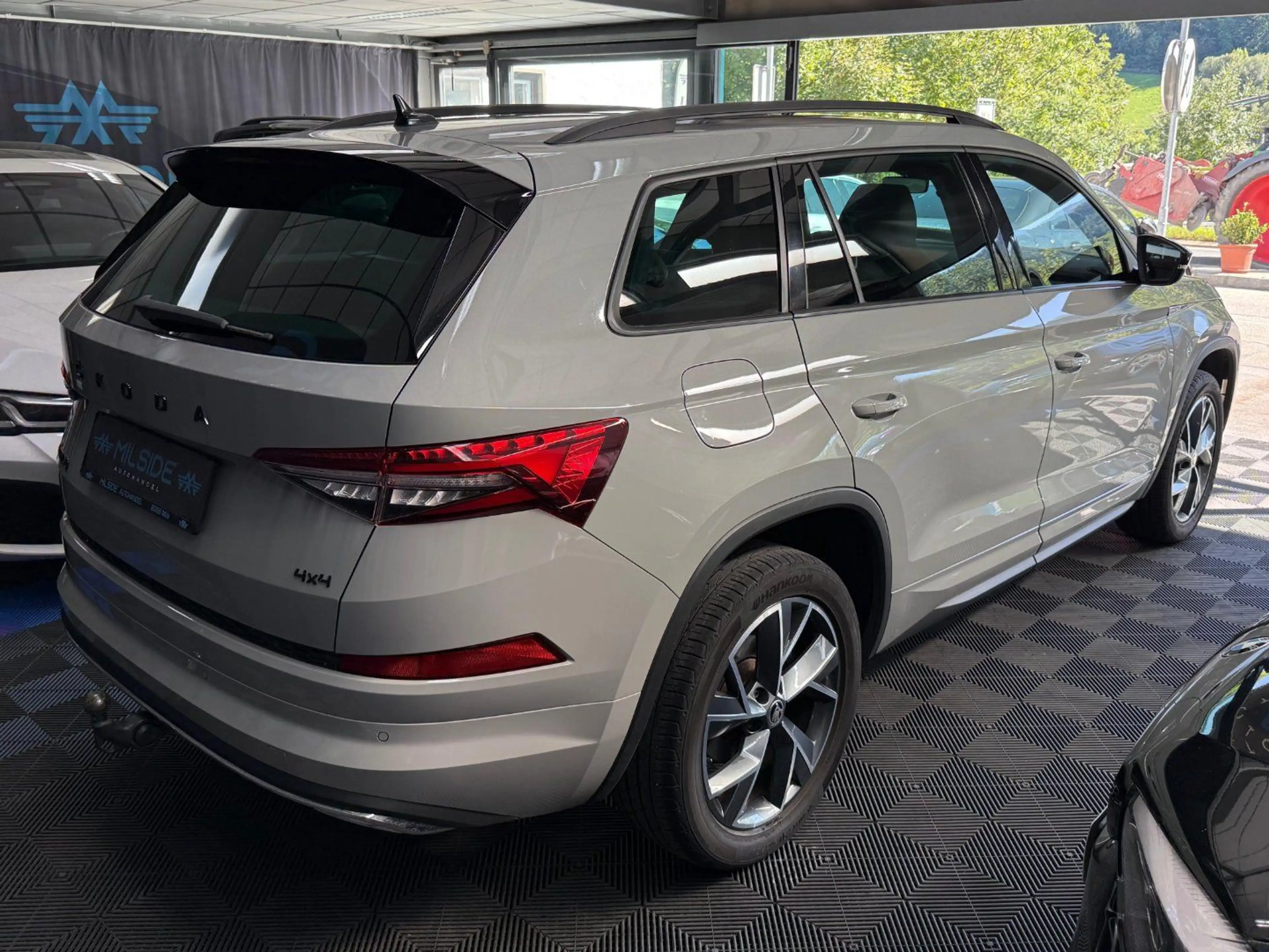 Skoda Kodiaq Sportline 4x4,PANO,AHK,AMBIENTE,ACC,ASSISTENTEN — photo 4