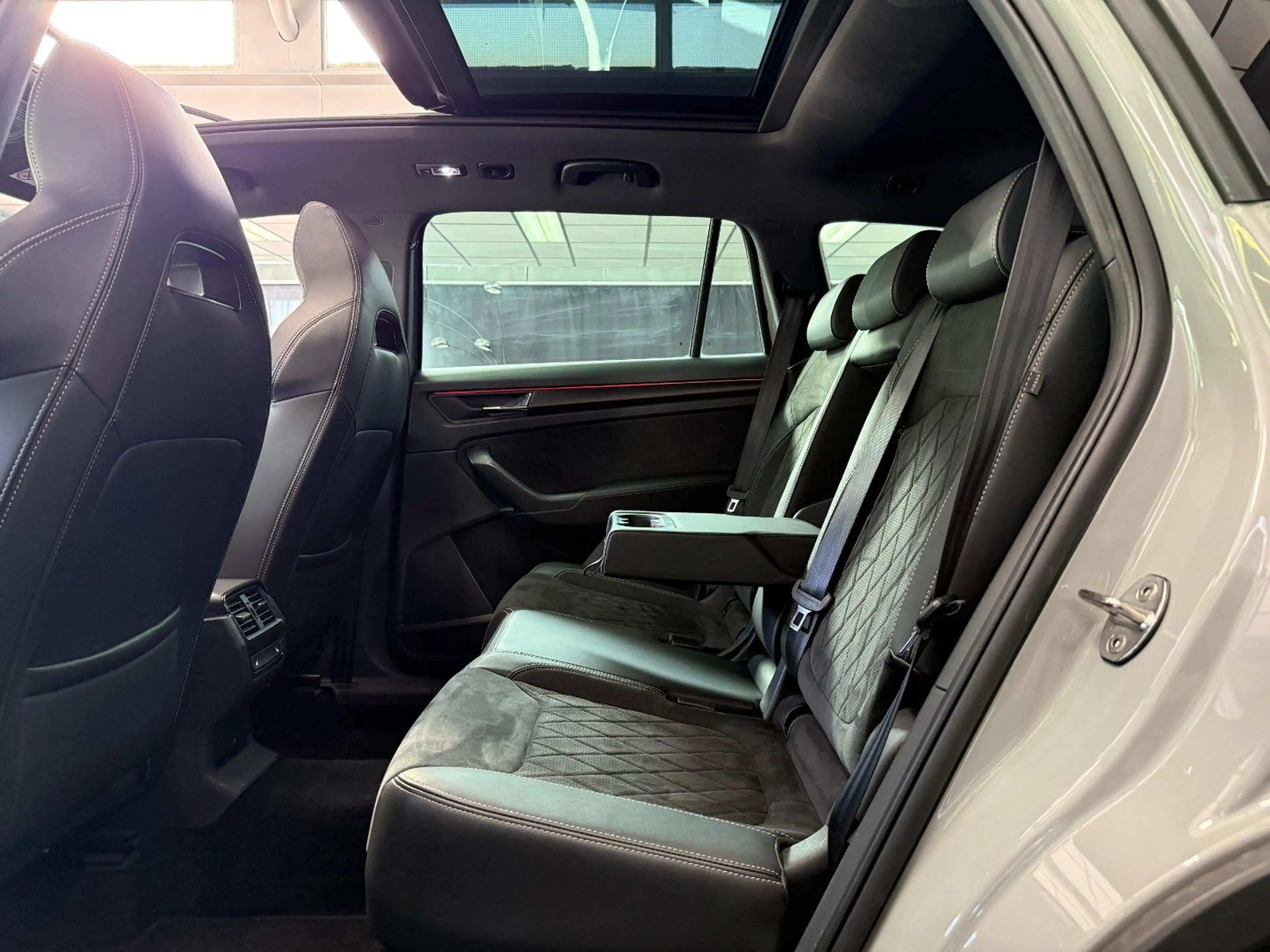 Skoda Kodiaq Sportline 4x4,PANO,AHK,AMBIENTE,ACC,ASSISTENTEN — photo 11