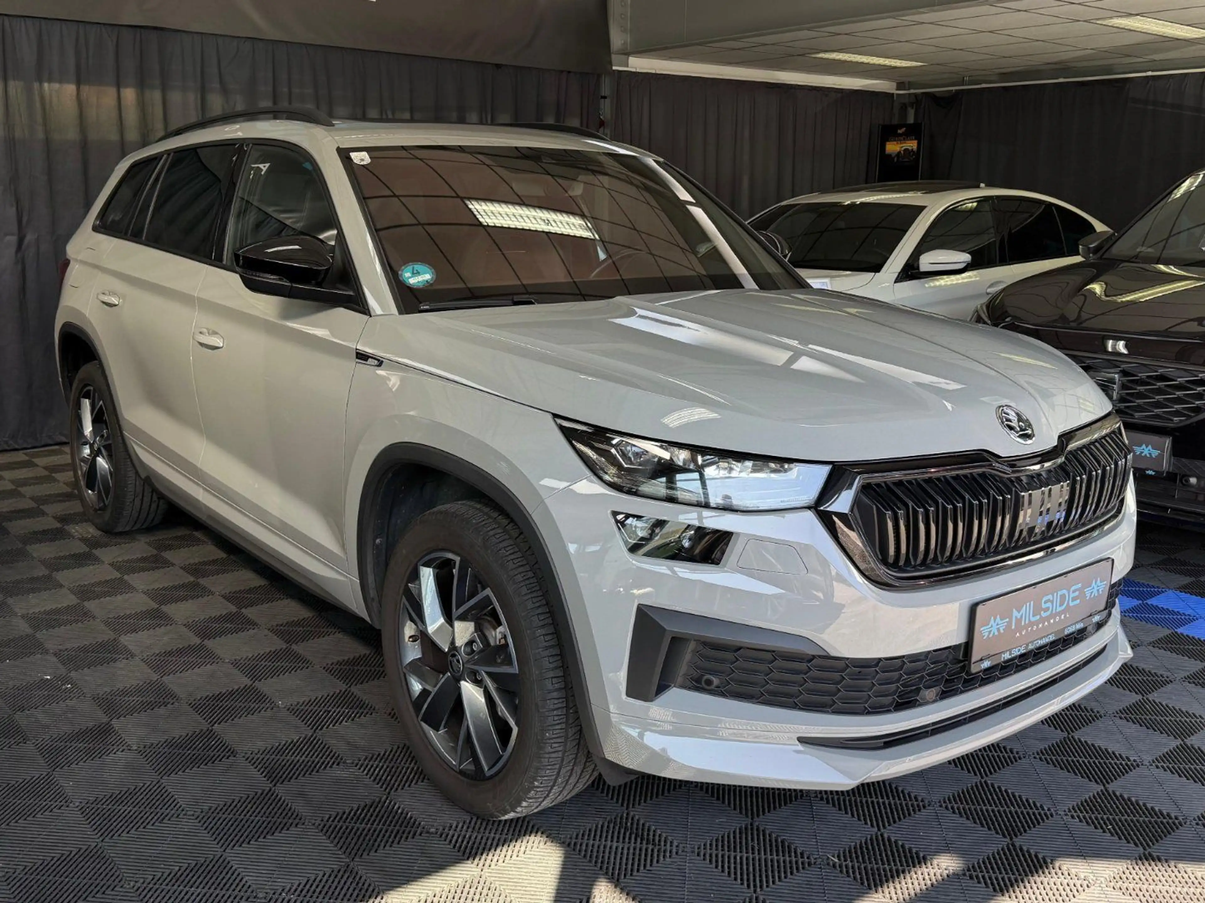 Skoda Kodiaq Sportline 4x4,PANO,AHK,AMBIENTE,ACC,ASSISTENTEN