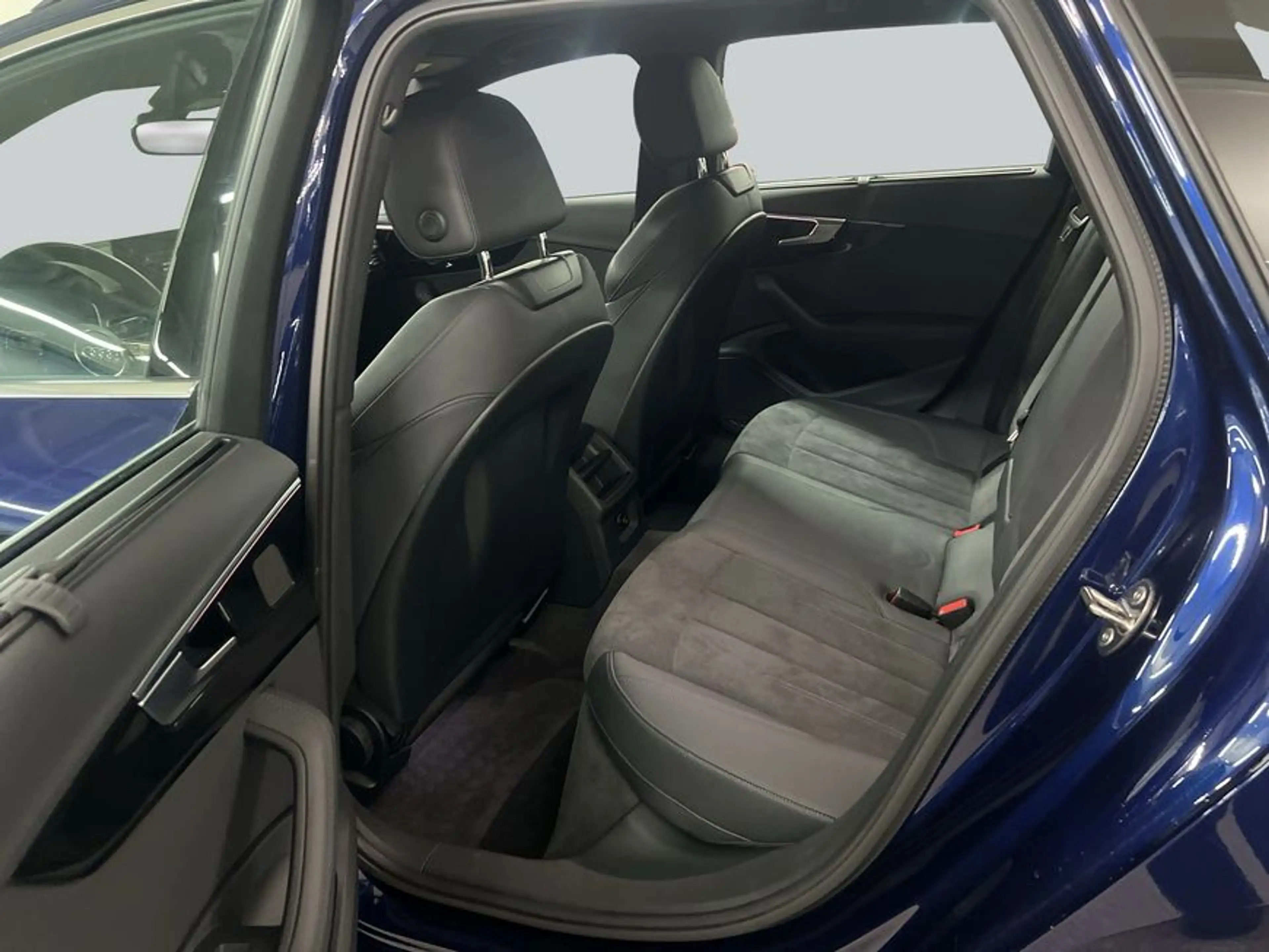 Audi A4 Avant 30 TDI S tronic advanced Navi — photo 11