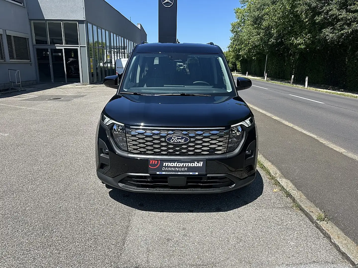 Ford Tourneo Courier E-Tourneo Courier Titanium Zwart - 1