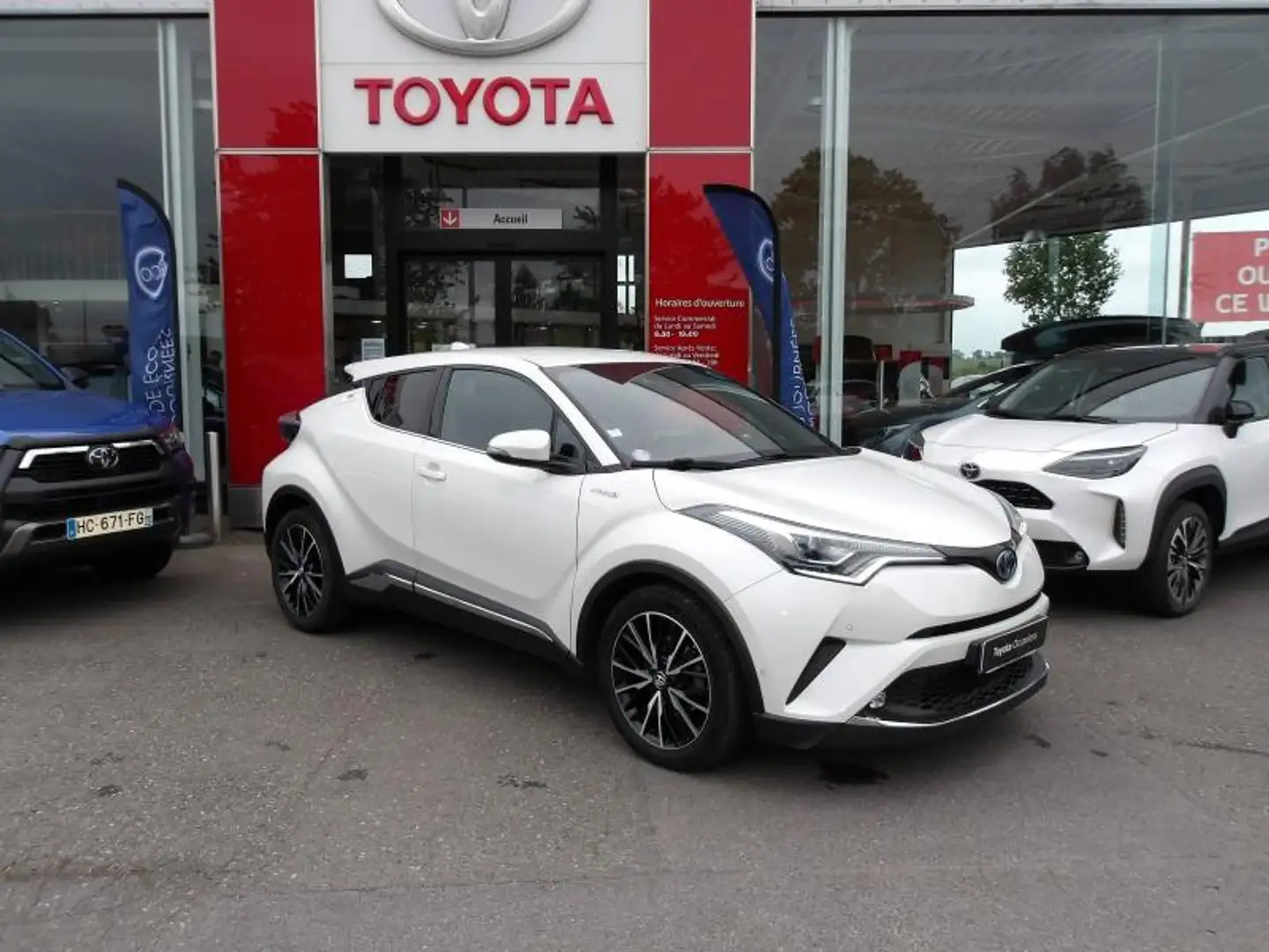 Toyota C-HR 122h Distinctive 2WD E-CVT - 1