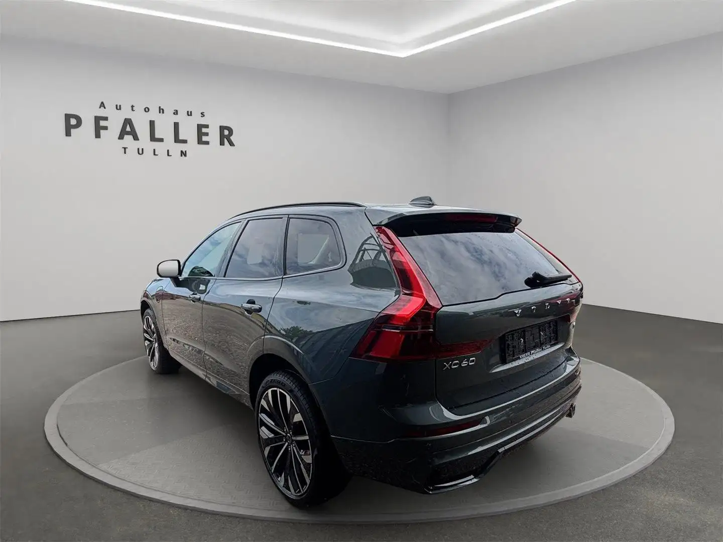 Volvo XC60 T6 AWD PHEV Ultra Dark MY26 - 2