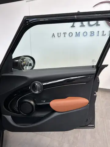 Mini Hatch view 10