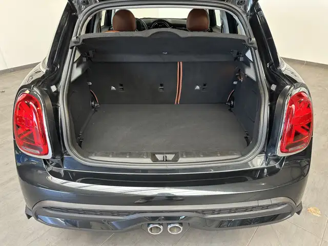 Mini Hatch view 8