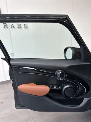 Mini Hatch view 9