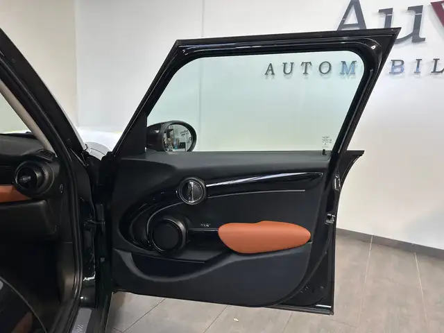 Mini Hatch view 7
