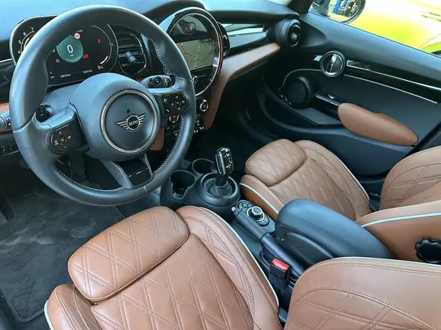 Mini Hatch view 12