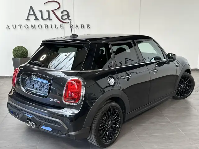 Mini Hatch view 5