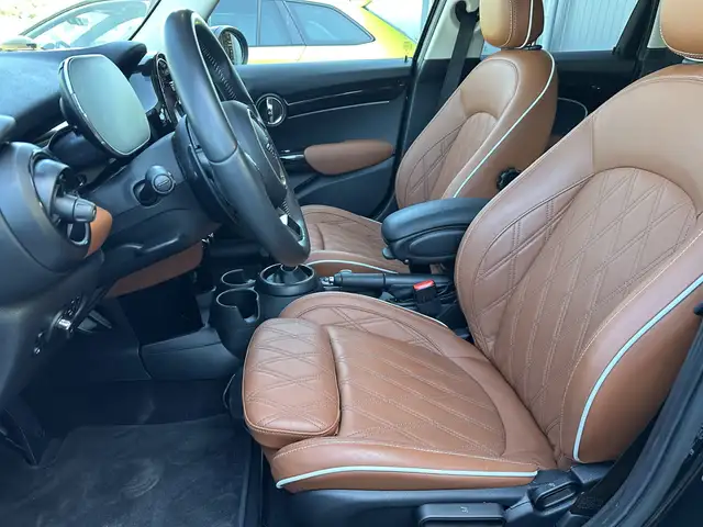 Mini Hatch view 13