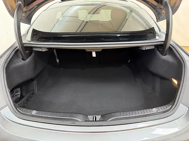 Mercedes-Benz C-Class view 24