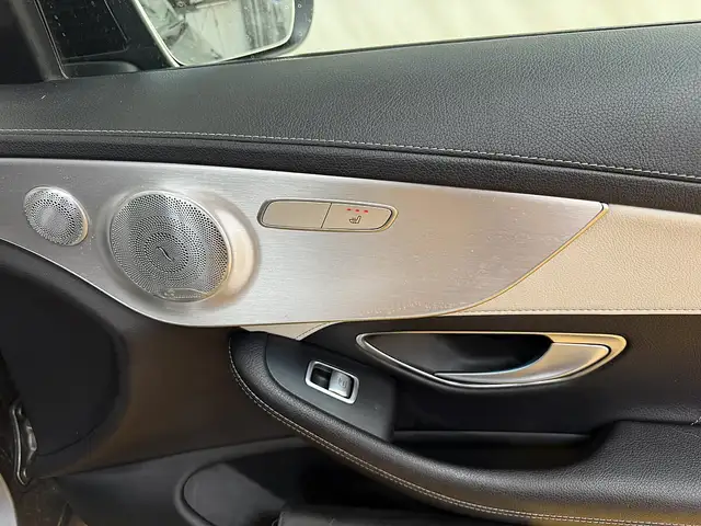Mercedes-Benz C-Class view 25