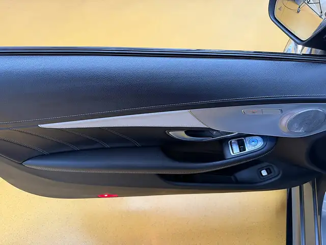 Mercedes-Benz C-Class view 17