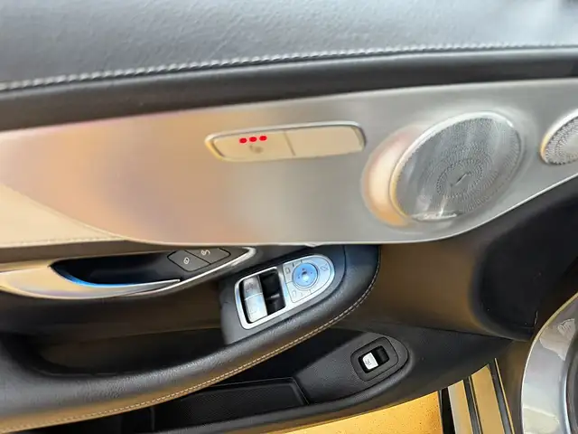 Mercedes-Benz C-Class view 18