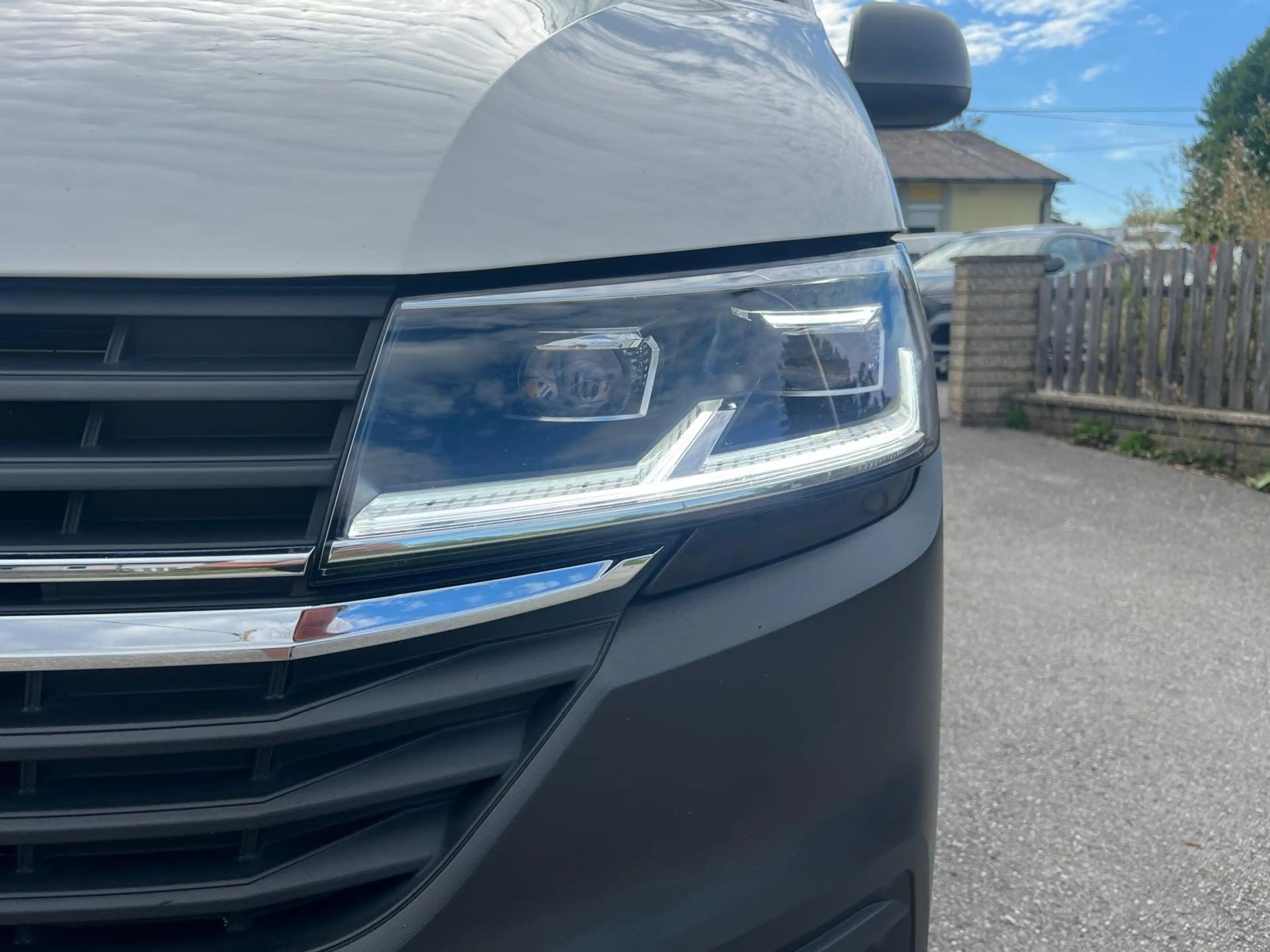 Volkswagen T6.1 Transporter 4MOTION DSG LR *ACC*LED*AHK* — photo 8