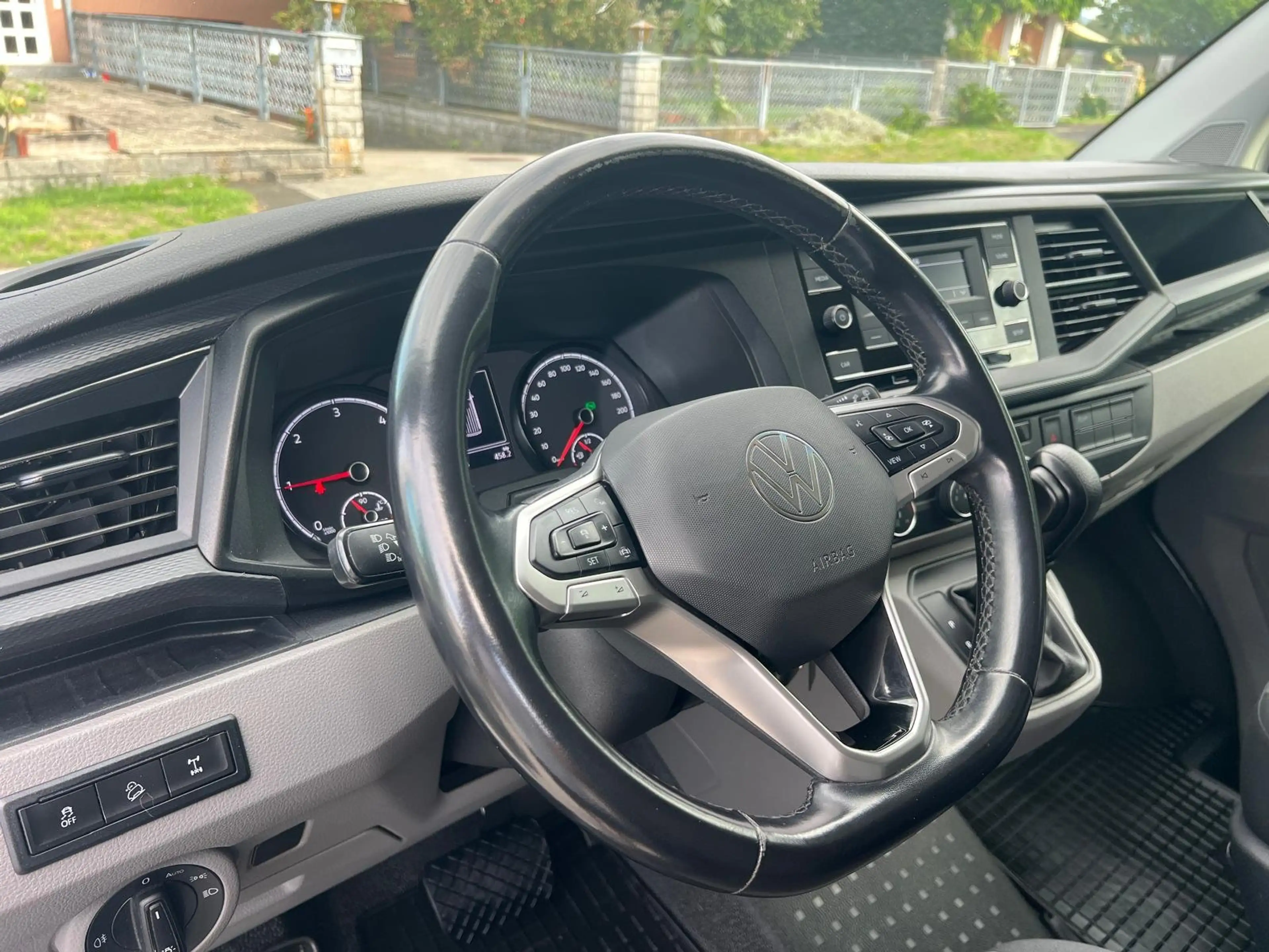 Volkswagen T6.1 Transporter 4MOTION DSG LR *ACC*LED*AHK* — photo 14