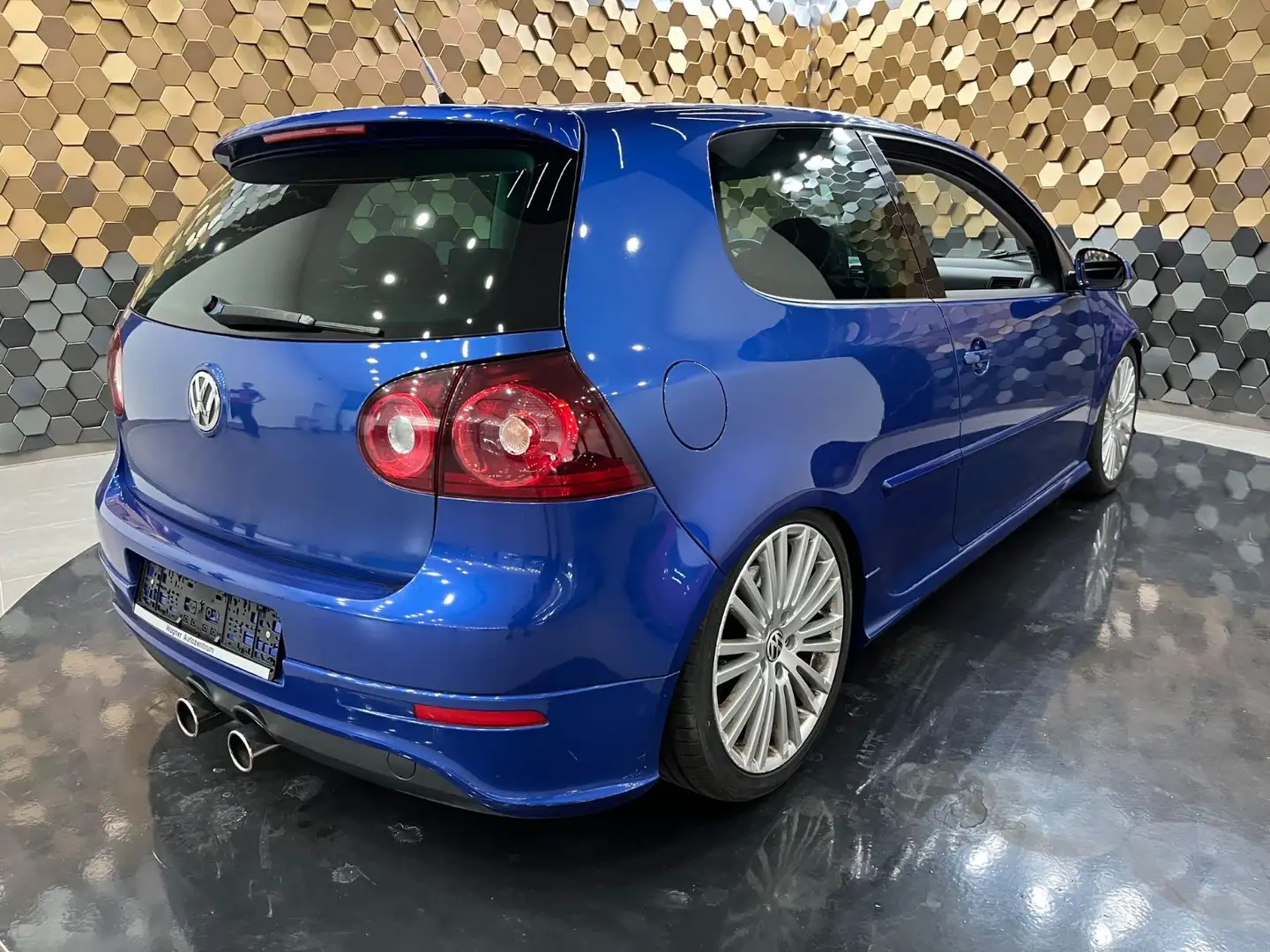 Volkswagen Golf V Lim. R32 Bleu - 2