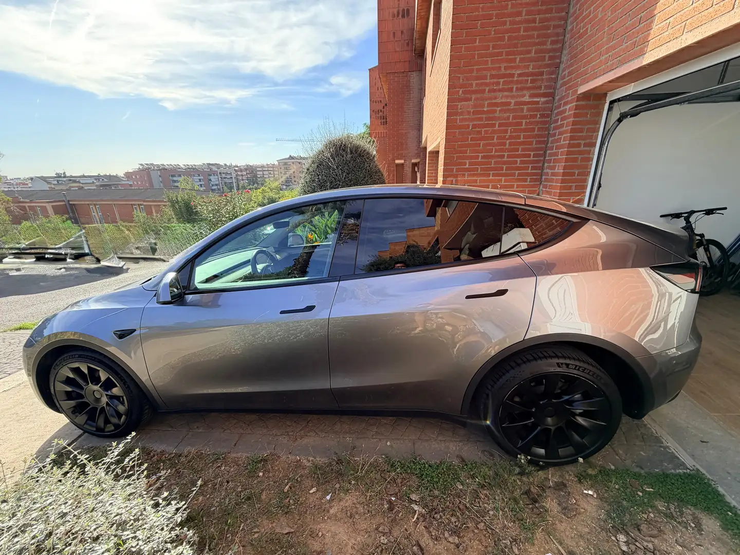 Tesla Model Y Model Y RWD Gris - 1