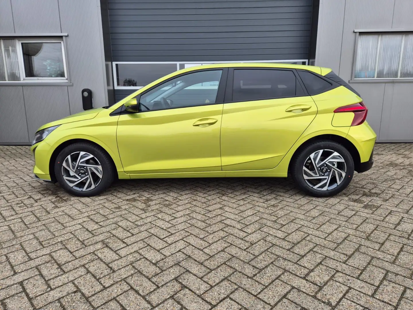 Hyundai i20 1.0 T-GDI 90PS Trend Automatik 5-türig Klimaaut... Gelb - 2