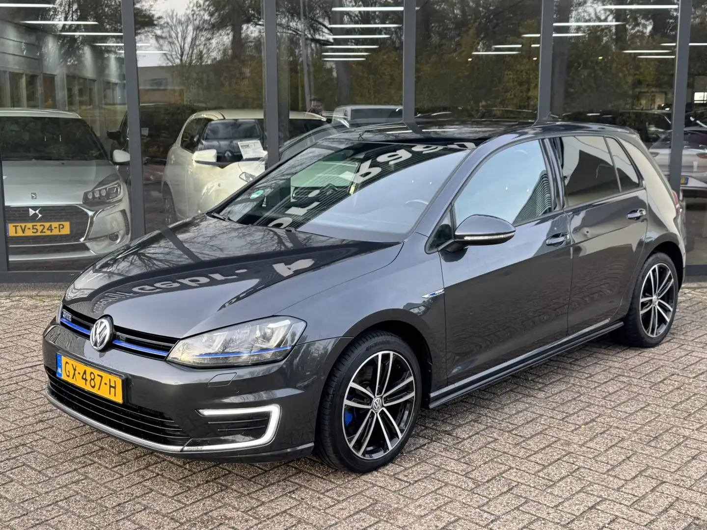 Volkswagen Golf GTE 1.4 TSI *Panoramadak*Winterpakket* Zwart - 2