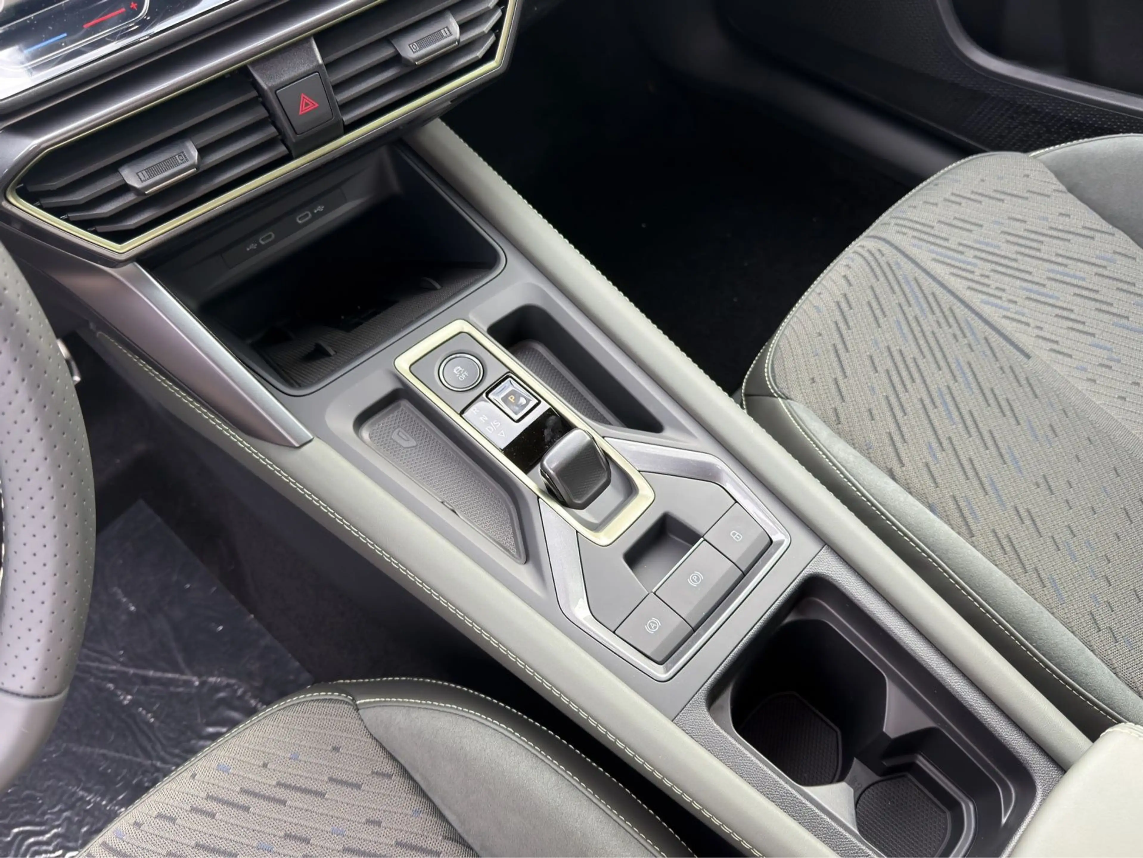 CUPRA Formentor VZ DSG 4D TRIBE EDITION UPE64 MATT SCH — photo 11