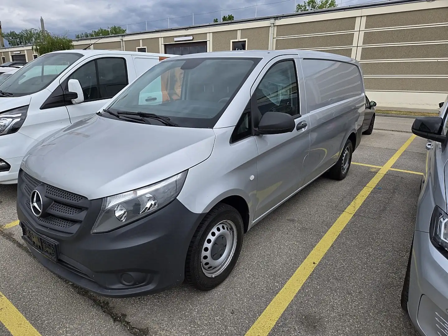 Mercedes-Benz Vito Vito Tourer Worker 114 CDI lang Silber - 1