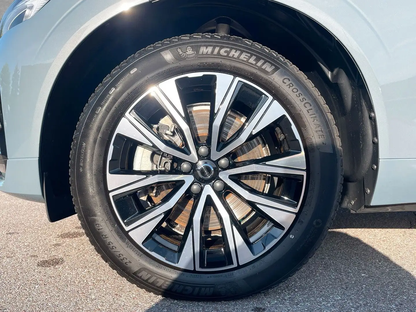 Volvo XC60 B5 AWD Mild-Hybrid Plus Dark AHK ACC BLIS Grau - 2