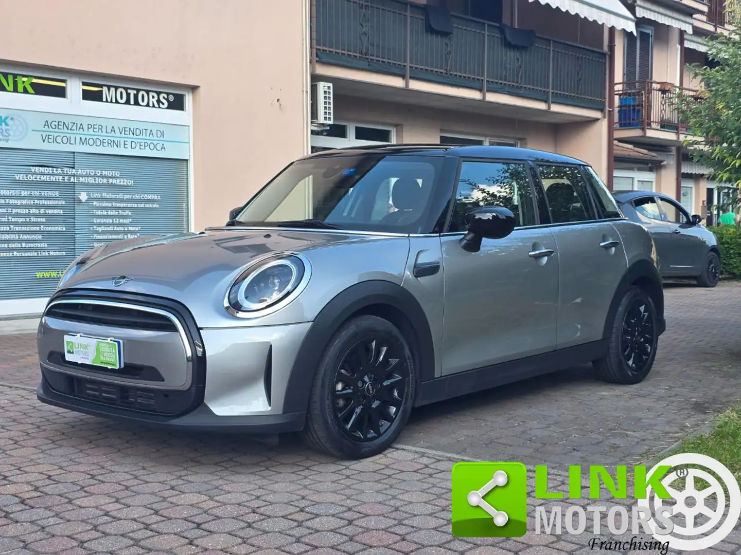 MINI Cooper 1.5 Cooper Essential 5 porte Grigio - 1