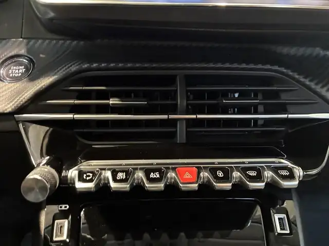 Peugeot 208 view 11