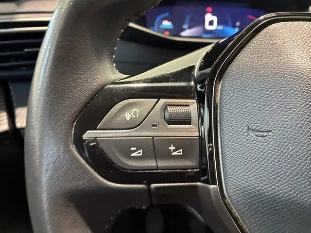 Peugeot 208 view 13