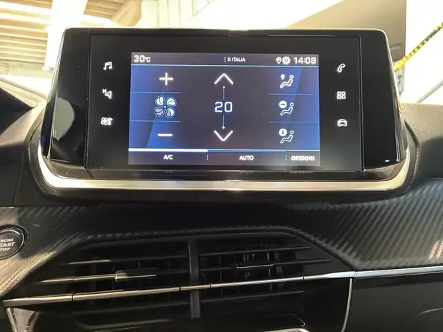Peugeot 208 view 10