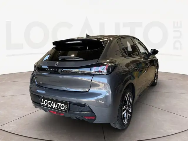 Peugeot 208 view 4