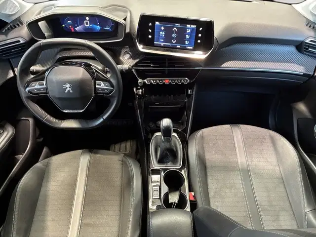 Peugeot 208 view 6