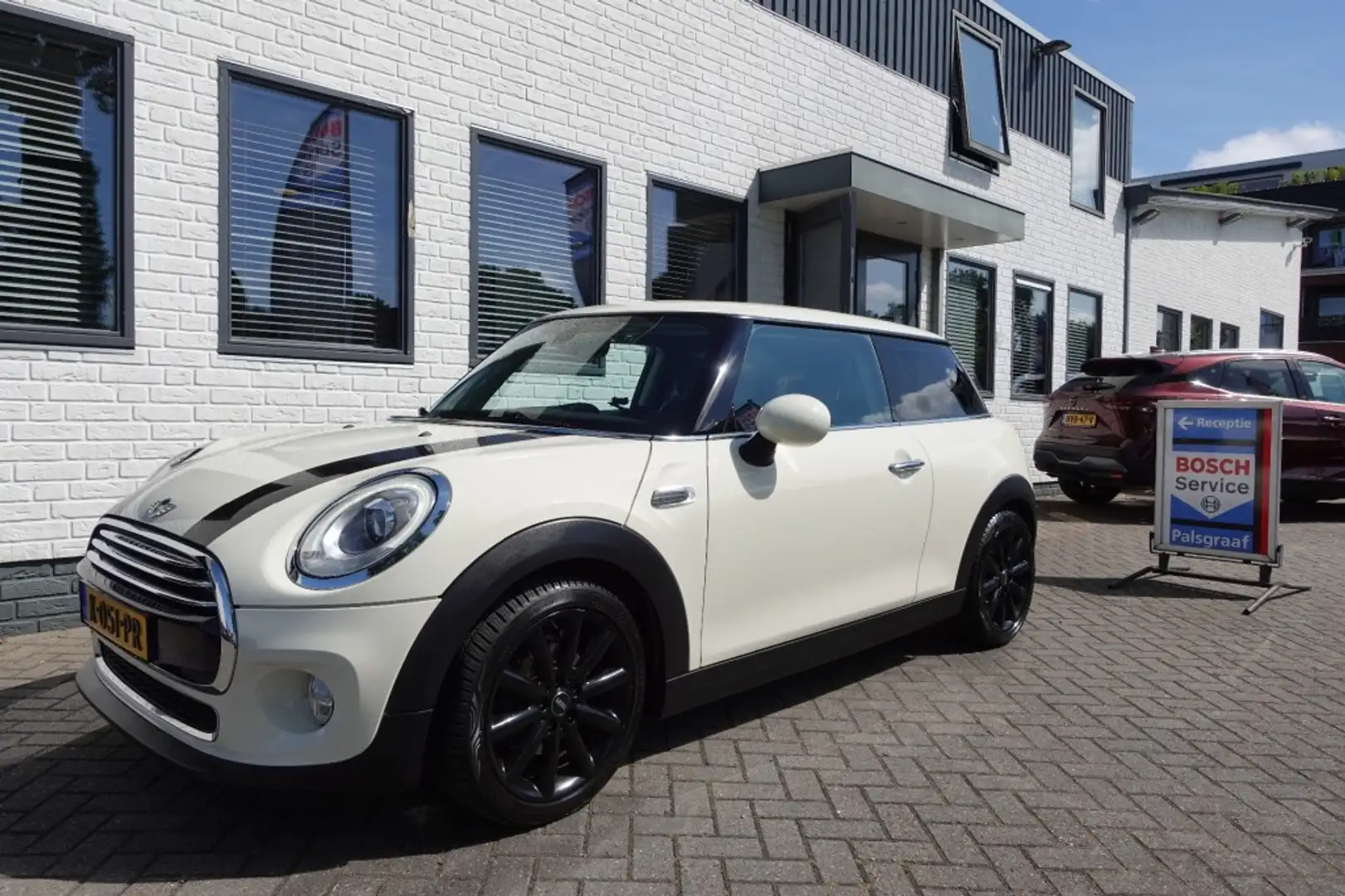 MINI Cooper 1.5 COOPER CHILI Pano Xenon Navi  Black Wheel Wit - 1