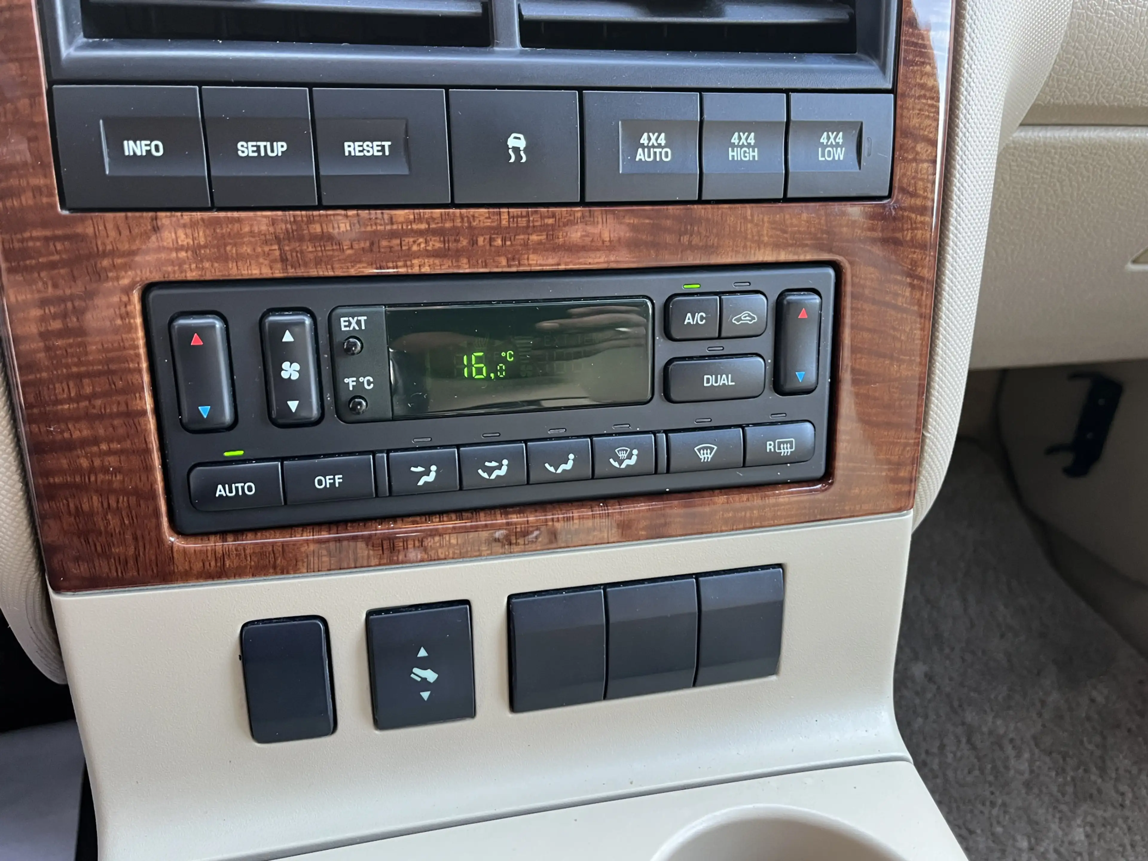 Ford Explorer 4.6 V8 7P/Aut/Ecc/Leer/Navi/Youngtimer — photo 10
