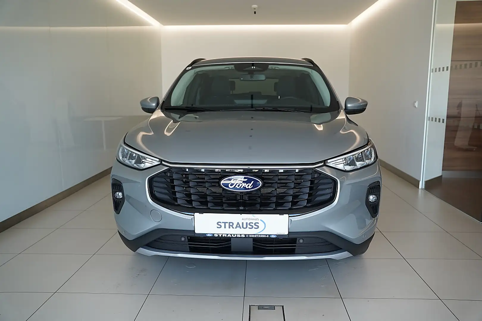 Ford Kuga Titanium FHEV 2,5 180PS Silber - 2
