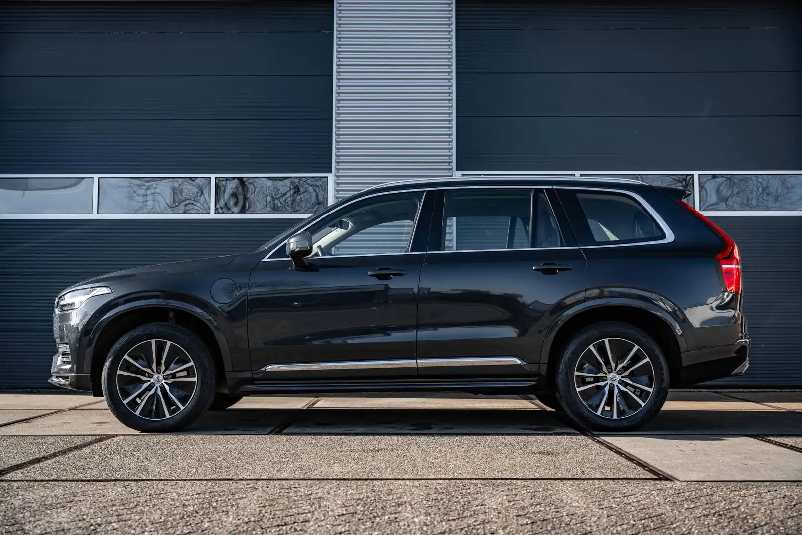Volvo XC90 2.0 T8 Recharge AWD Business Pro Grijs - 2