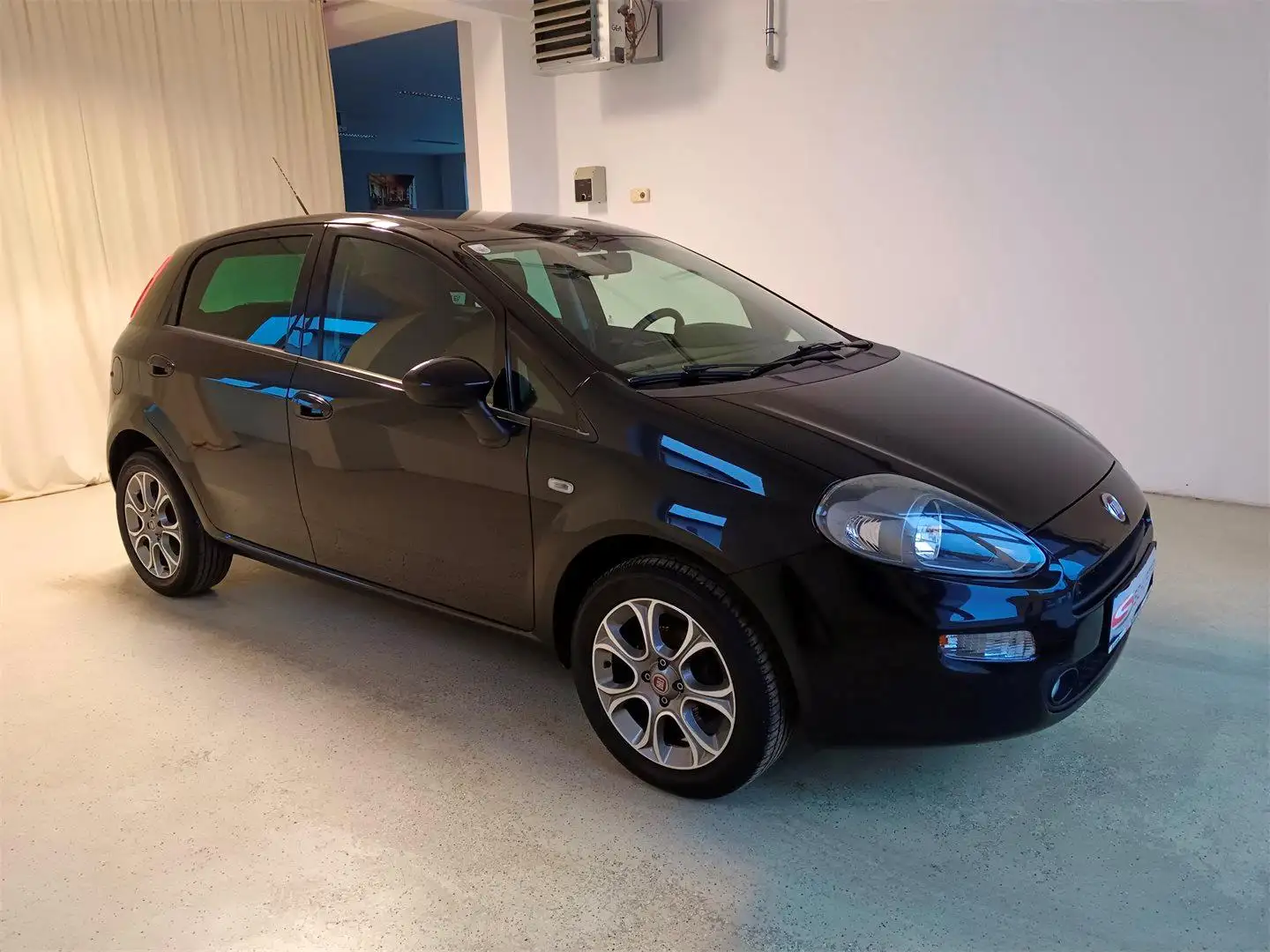 Fiat Punto 1,4 78 Lounge Schwarz - 1