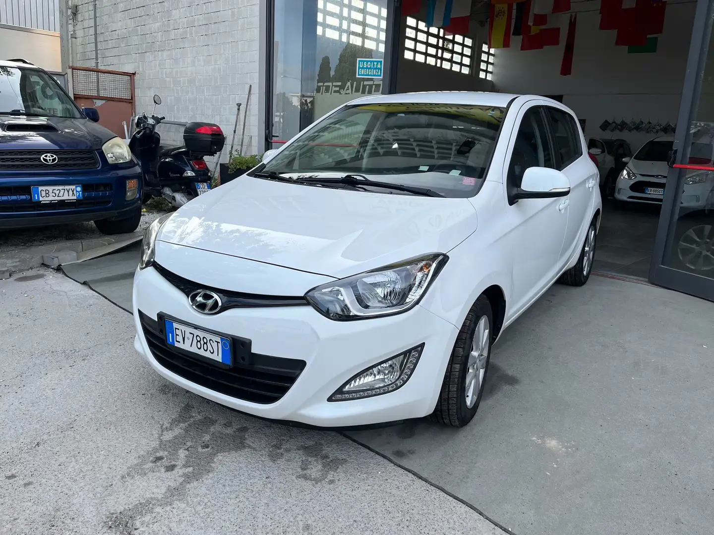 Hyundai i20 i20 5p 1.2 Sound Edition Wit - 1