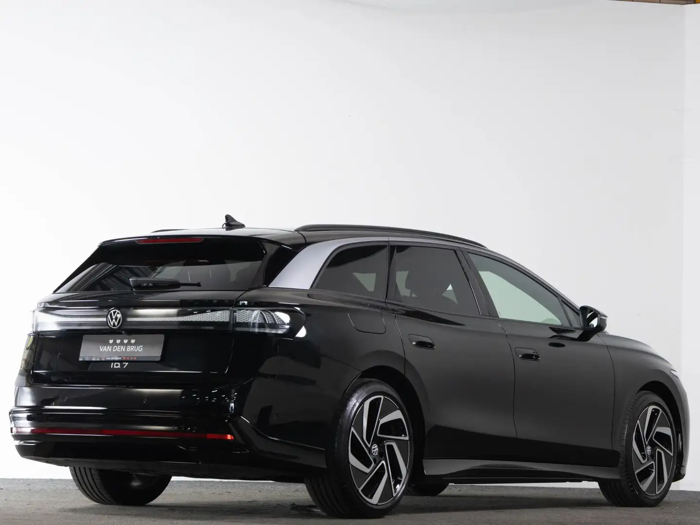 Volkswagen ID.7 Tourer Pro 286 pk 77 kWh | IQ.LED-Matrix | 20" vel Zwart - 2