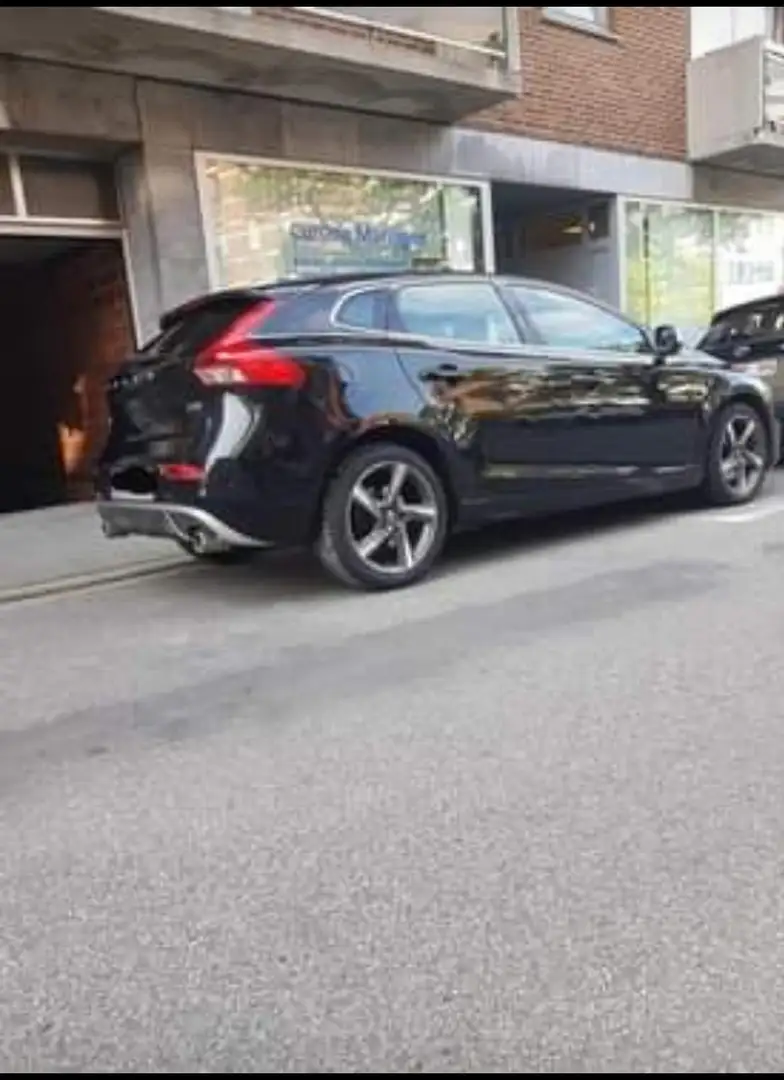 Volvo V40 2.0 D2 Momentum R-Design - 2