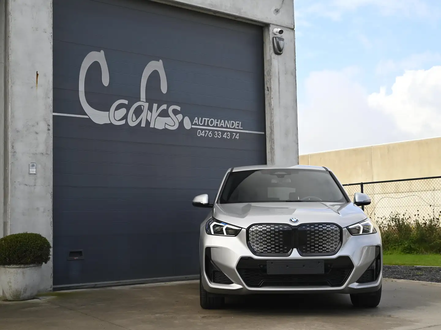 BMW iX1 eDrive20 M Sport | PREMIUM PACK | ACC | Zilver - 2