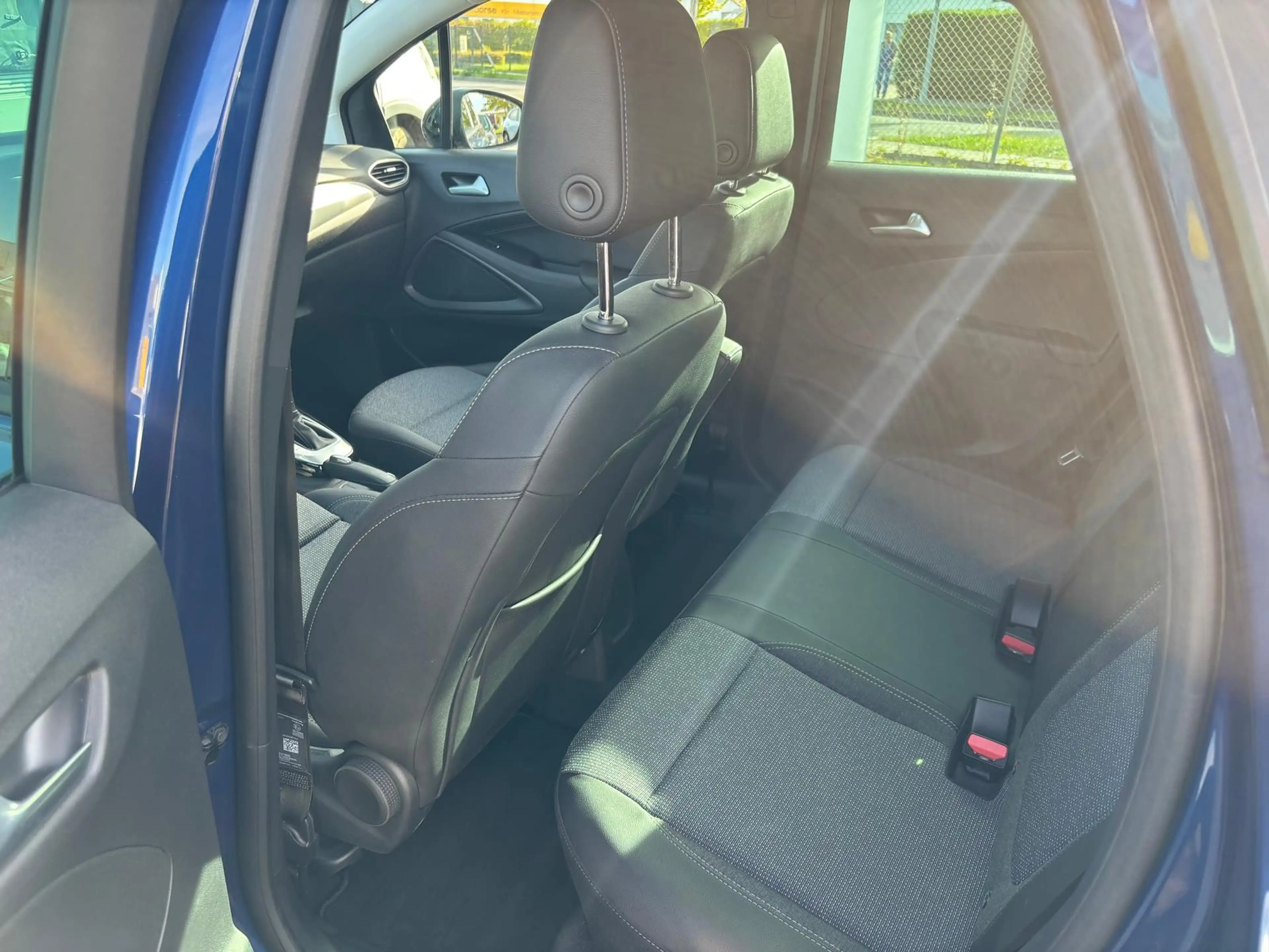 Opel Crossland Elegance Metallic — photo 8