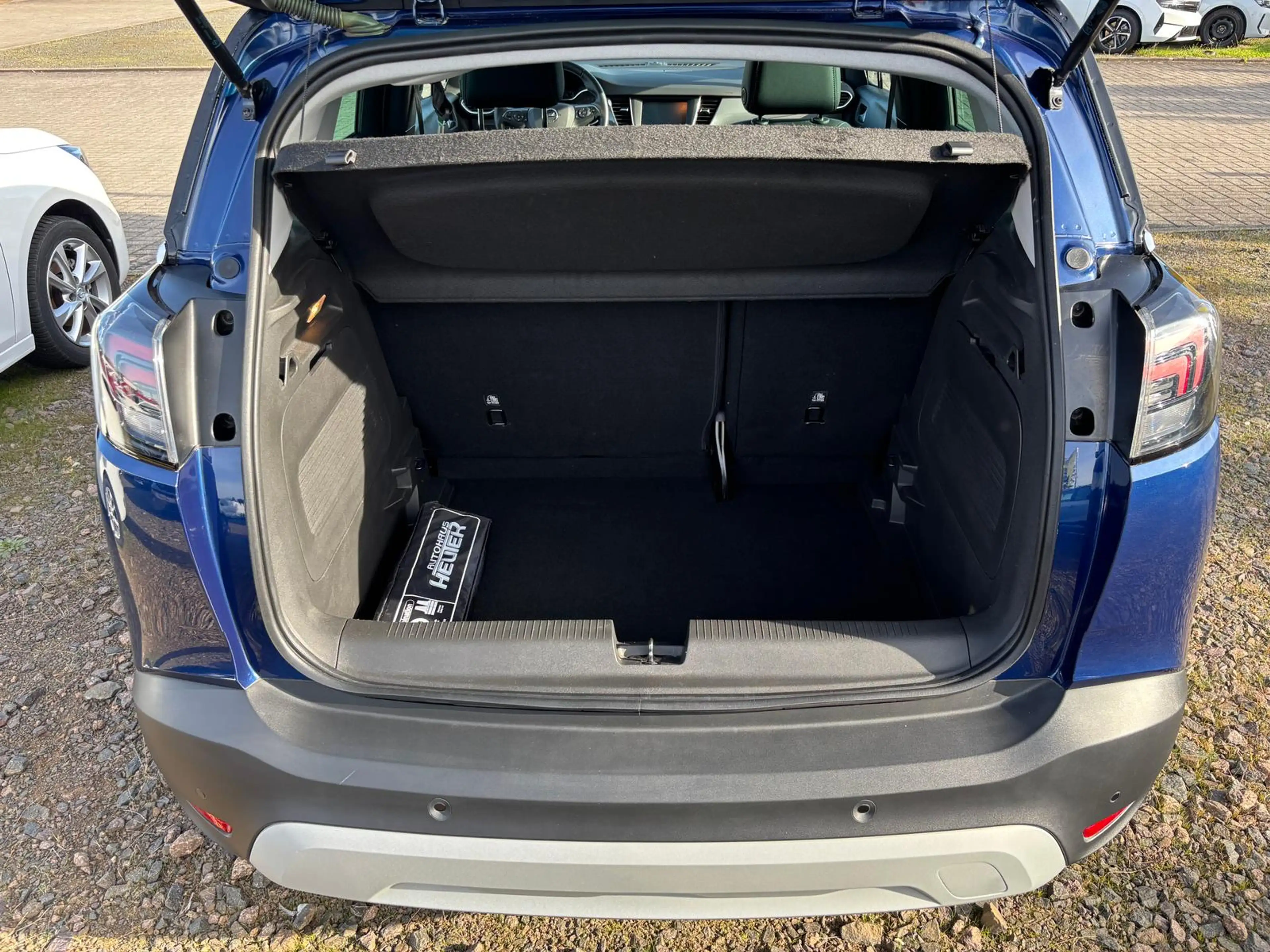 Opel Crossland Elegance Metallic — photo 10