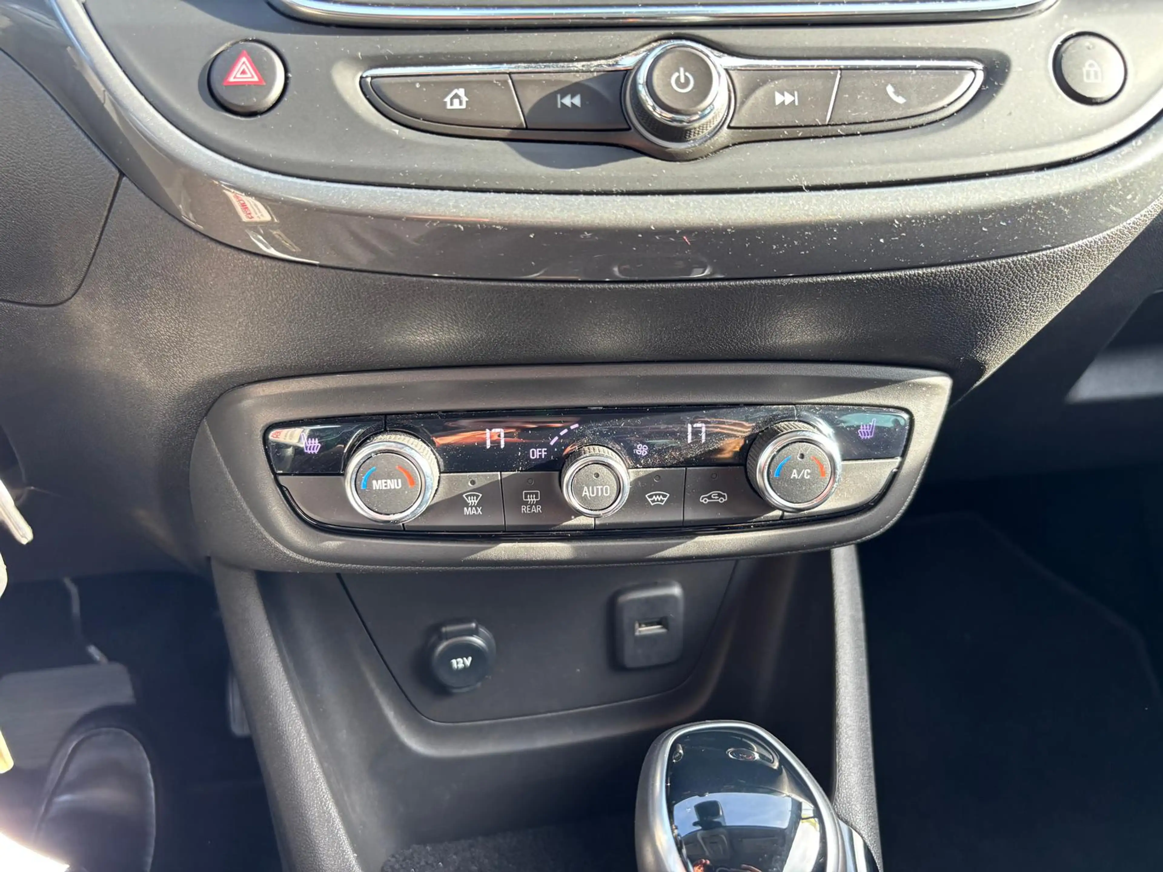 Opel Crossland Elegance Metallic — photo 14