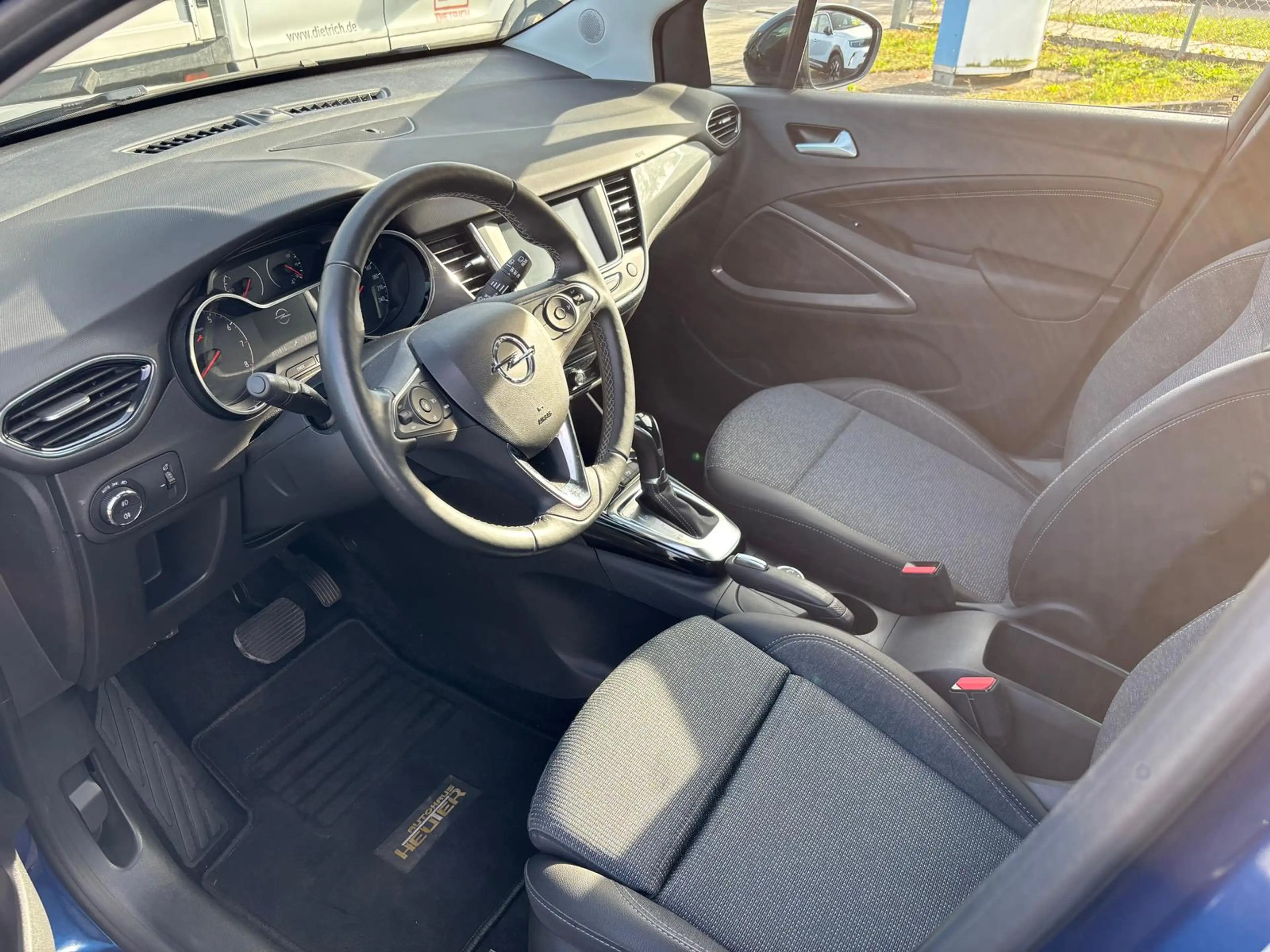 Opel Crossland Elegance Metallic — photo 6