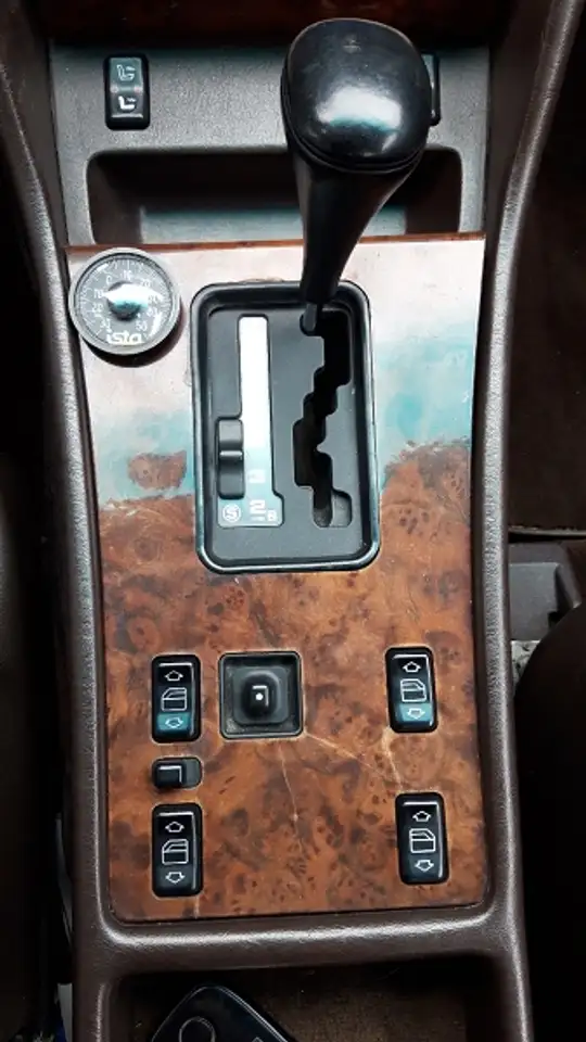 Mercedes-Benz 420 SEC BVA4 218 CH V8, foto 10