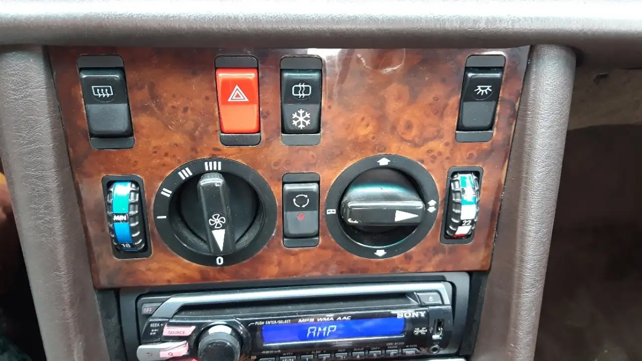 Mercedes-Benz 420 SEC BVA4 218 CH V8, foto 12