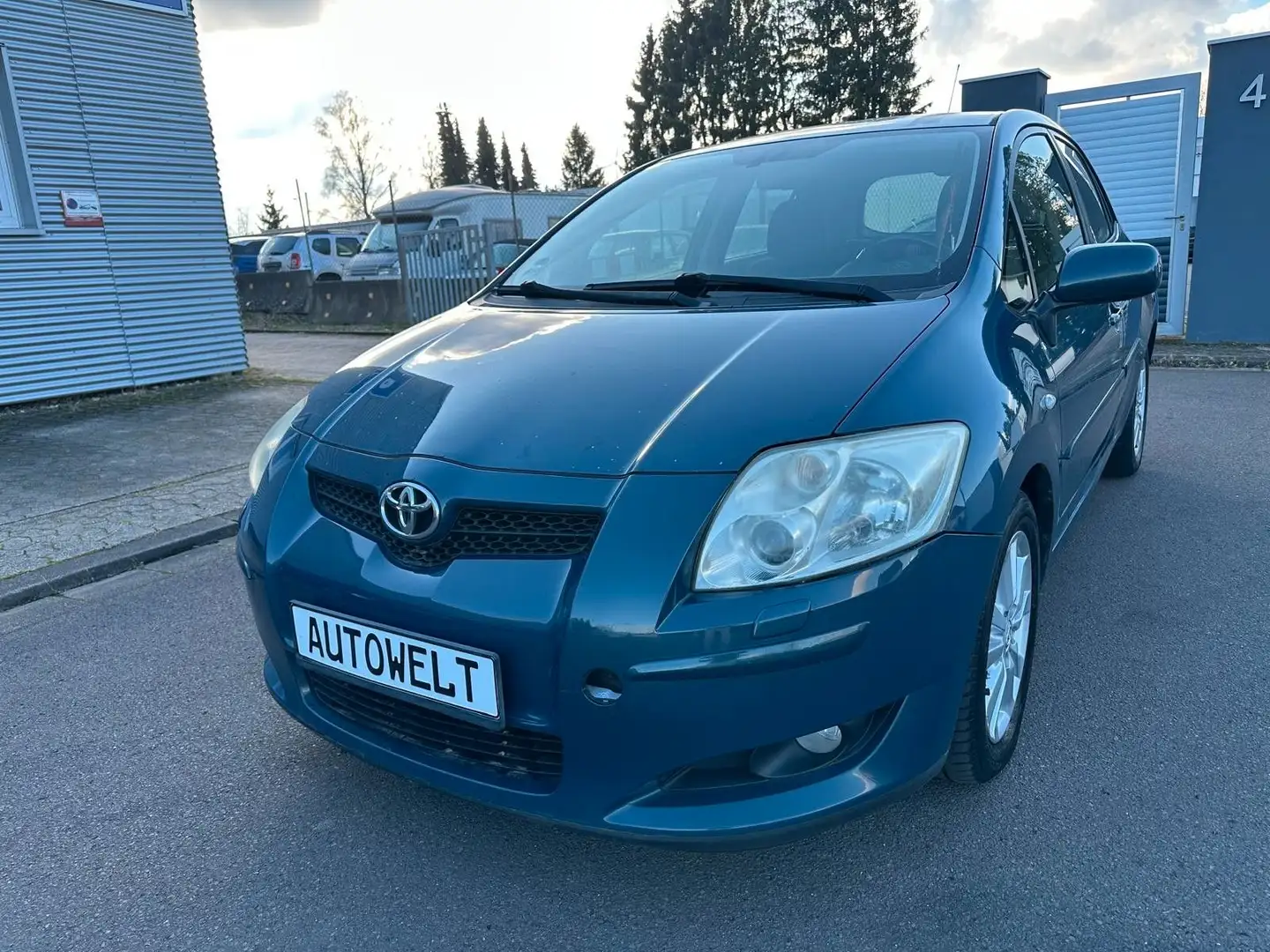 Toyota Auris Executive Klinaautomatik Blau - 1